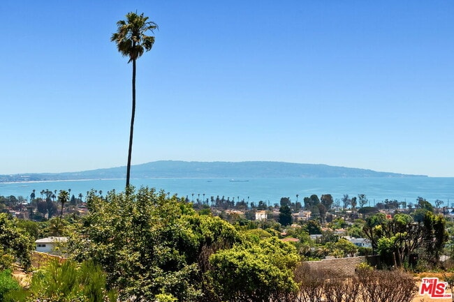 Building Photo - 1166 Las Pulgas Pl
