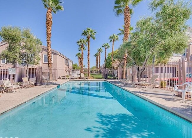 Building Photo - Henderson - 3 Bedroom Townhome w/2 car garage