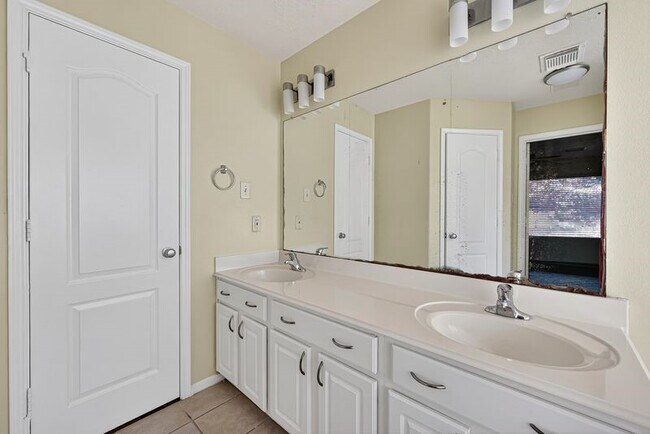 Building Photo - 7407 Hollister Ridge