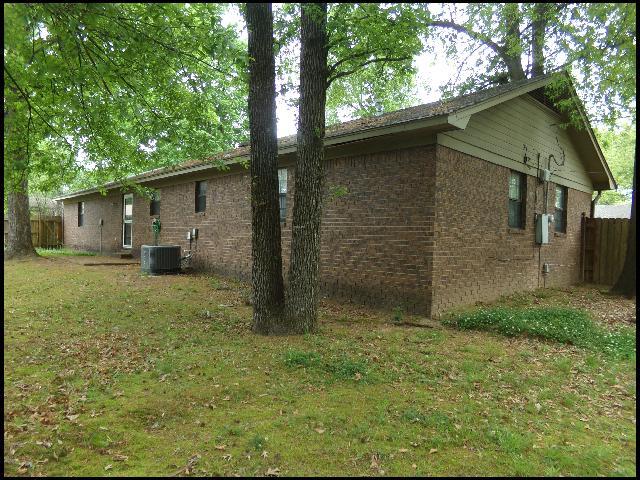 Building Photo - 400 Maxine Ave