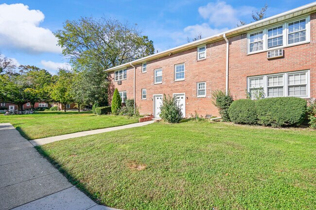 Building Photo - 364 Westwood Ave