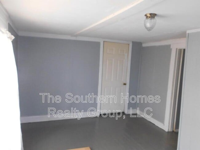 Building Photo - 1402 Broad St