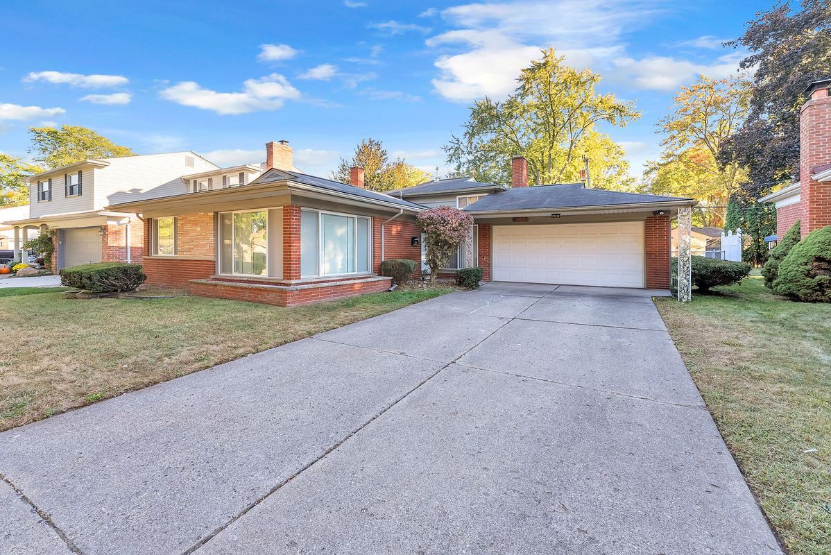 Building Photo - 32725 Barkley St