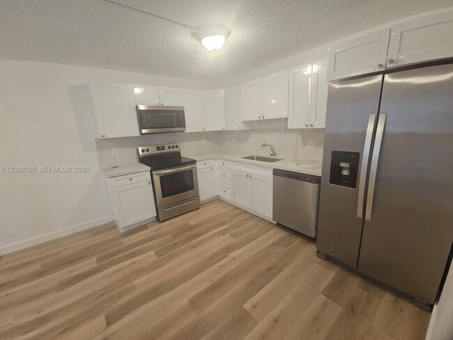 Building Photo - 253 San Remo Blvd
