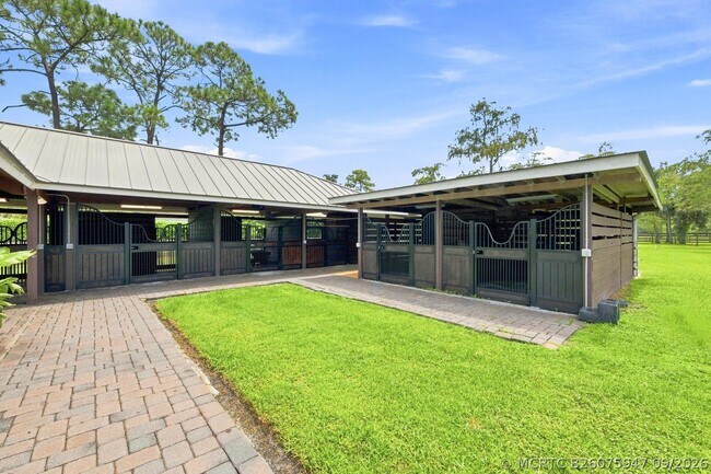 Building Photo - 14902 Paddock Dr