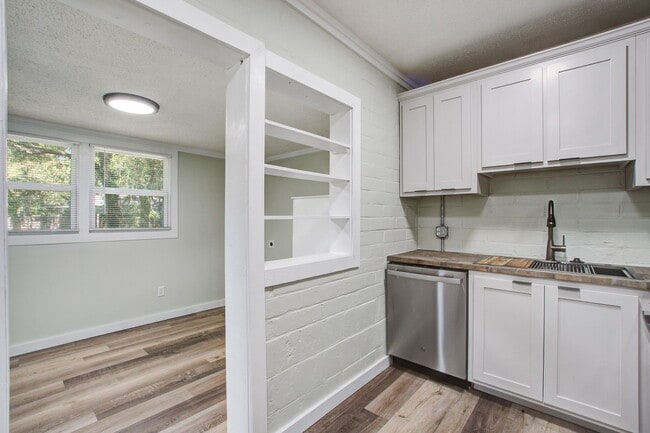 Building Photo - 118 Klein St