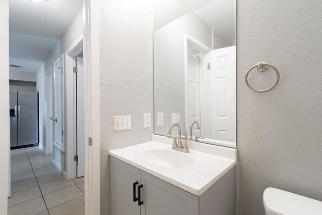 Building Photo - 1810 Nicole Cir