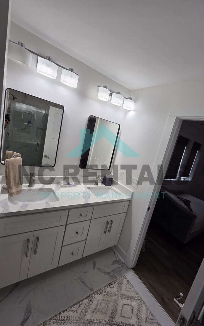 Building Photo - 1501 E Jones St