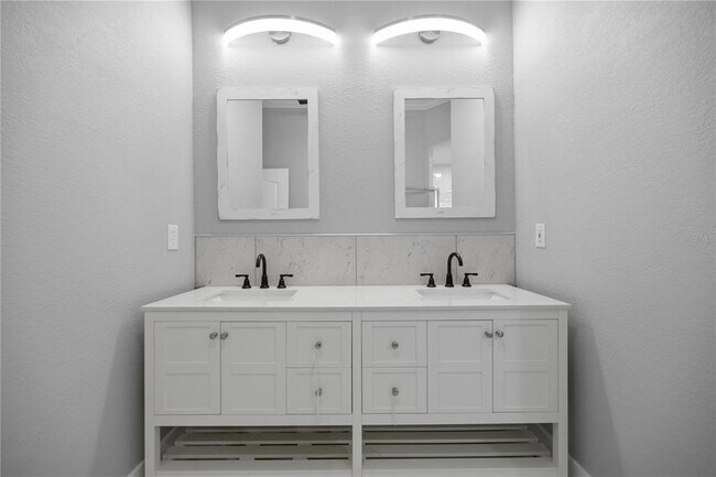 Building Photo - 1628 SE 29th Terrace