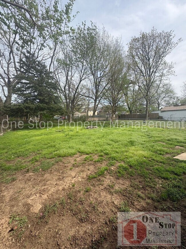 Building Photo - The Perfect 3 bedroom/2 bathroom home in Independence!