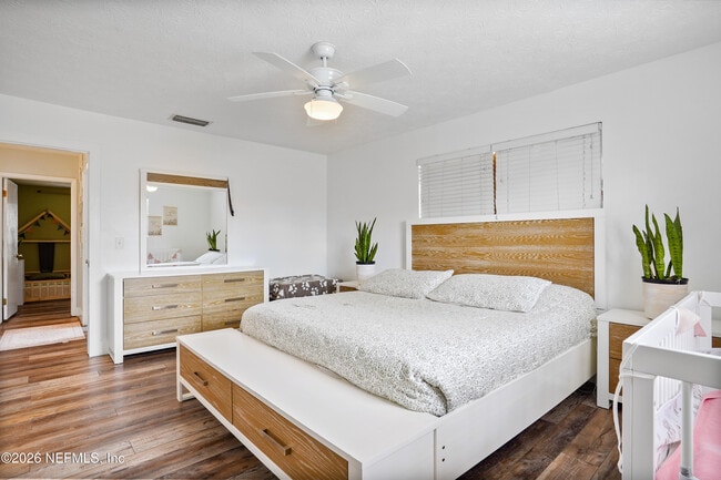 Building Photo - 6717 Lenczyk Dr