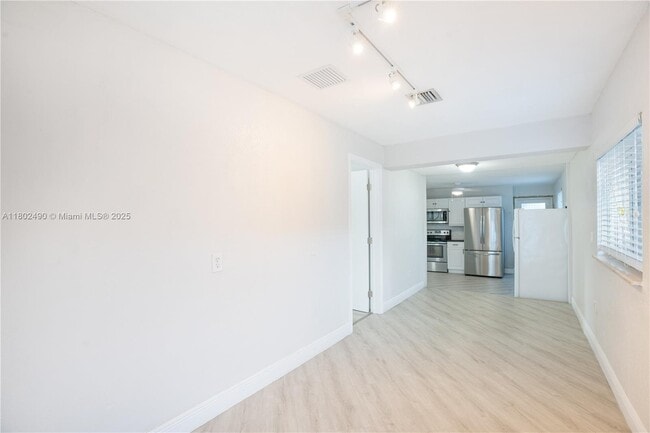 Building Photo - 6695 SW 28th St
