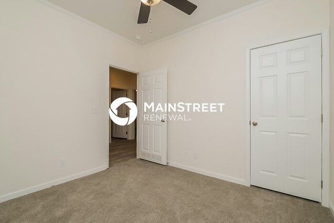 Building Photo - 4 Bedroom Pet-Friendly Home in St. Petersburg, FL with Main Street Renewal