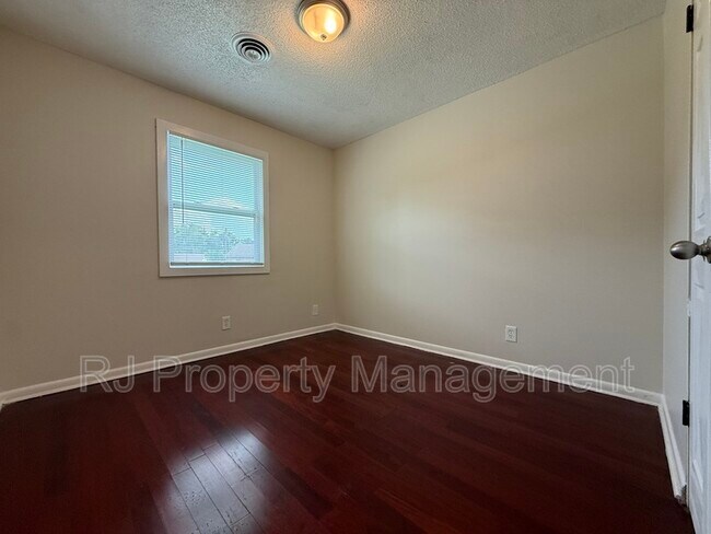 Building Photo - 4277 Falcon Cove