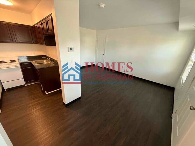 Building Photo - One Bedroom Apartment | Laundry Facility