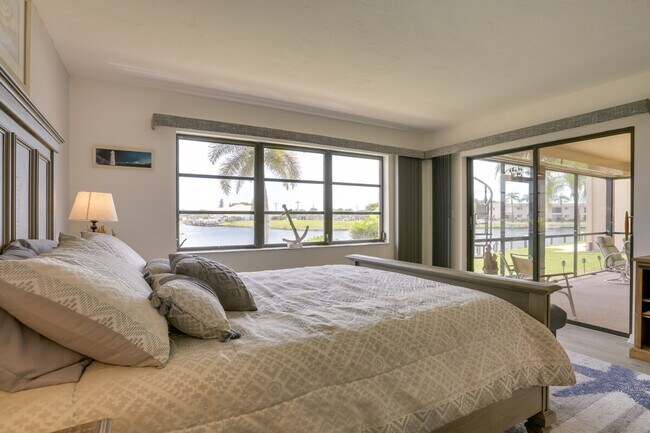 Building Photo - 3722 SE 12th Ave