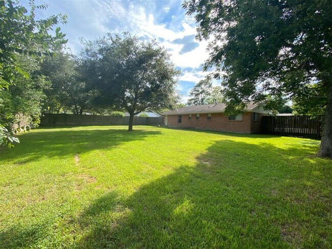 Building Photo - 724 Gubert Ln