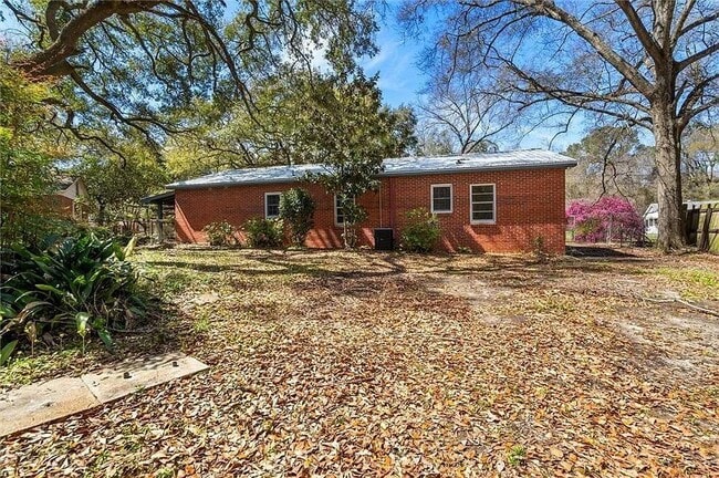 Building Photo - 1575 Marengo Dr