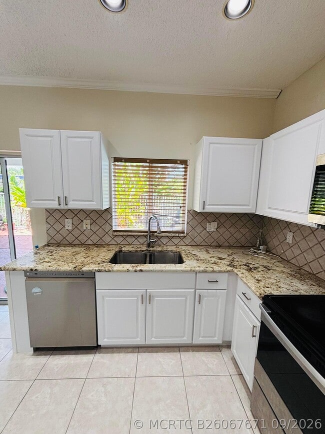 Building Photo - 10837 Palm Spring Dr