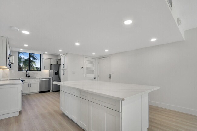 Primary Photo - 200 Ocean Trail Way