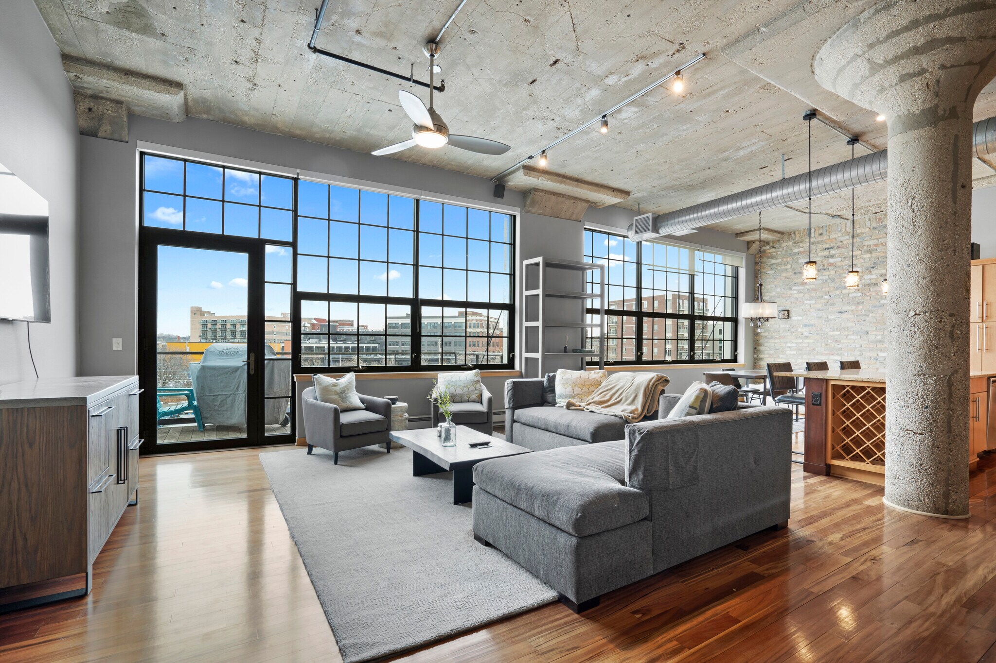 Living Room - 311 E Erie St