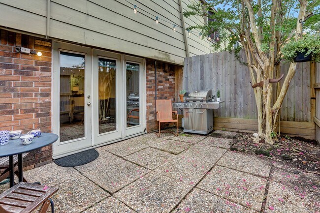 Building Photo - 11550 Chimney Rock Rd