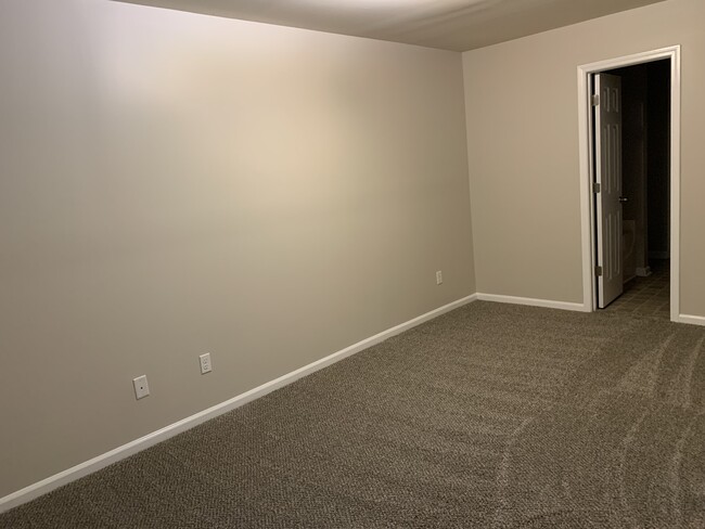 Master Bedroom (1) - 307 Caldwell Loop