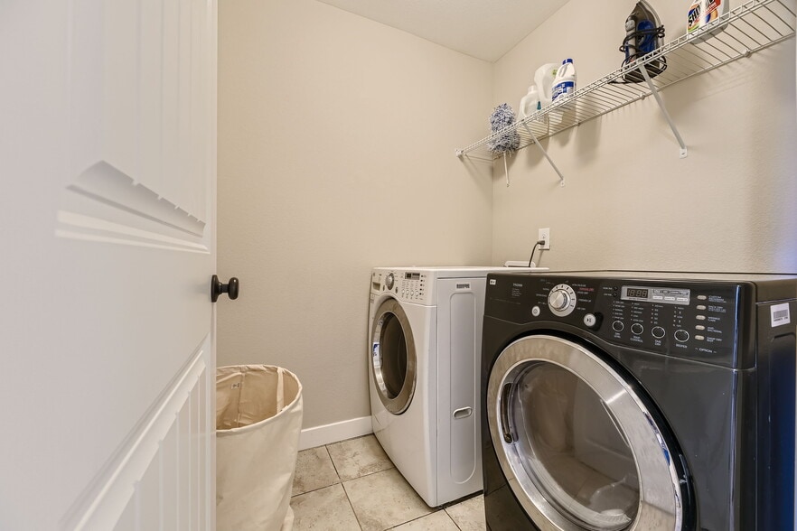 Laundry - 23281 E Jamison Dr
