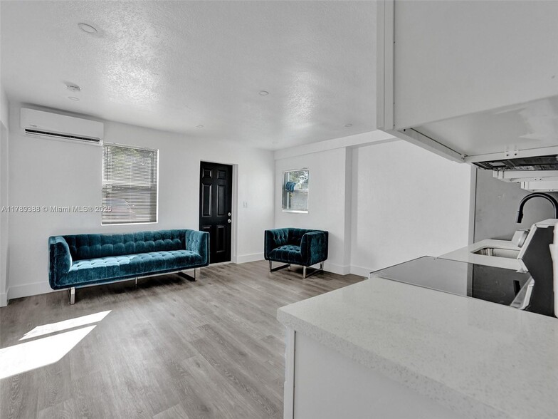 Building Photo - 6147 SW 40th St