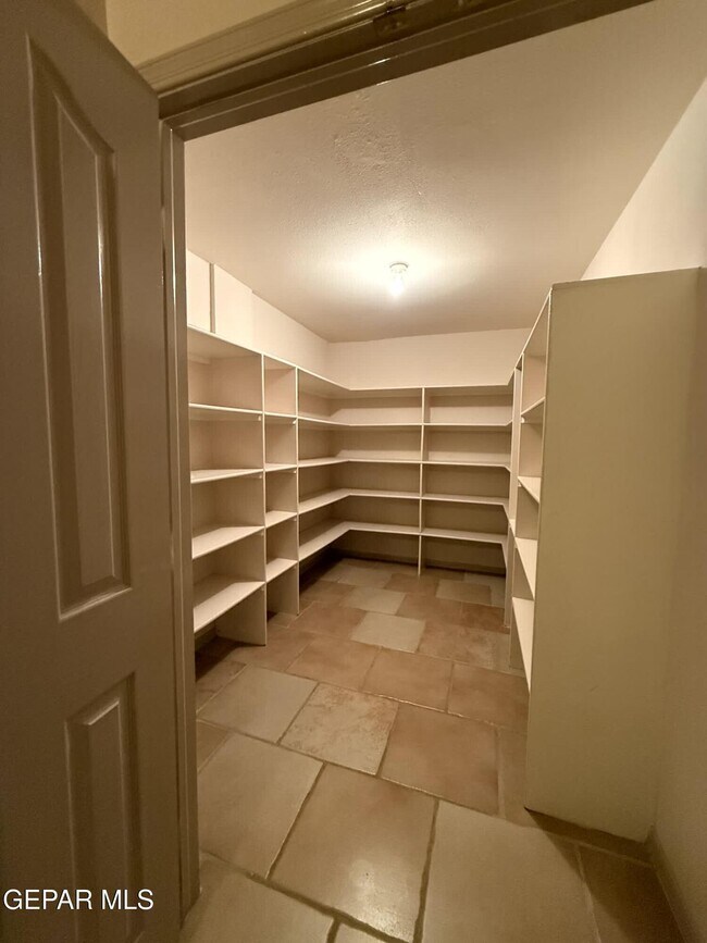 Building Photo - 317 Zenith Dr