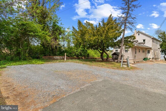 Building Photo - 1072 River Bay Rd