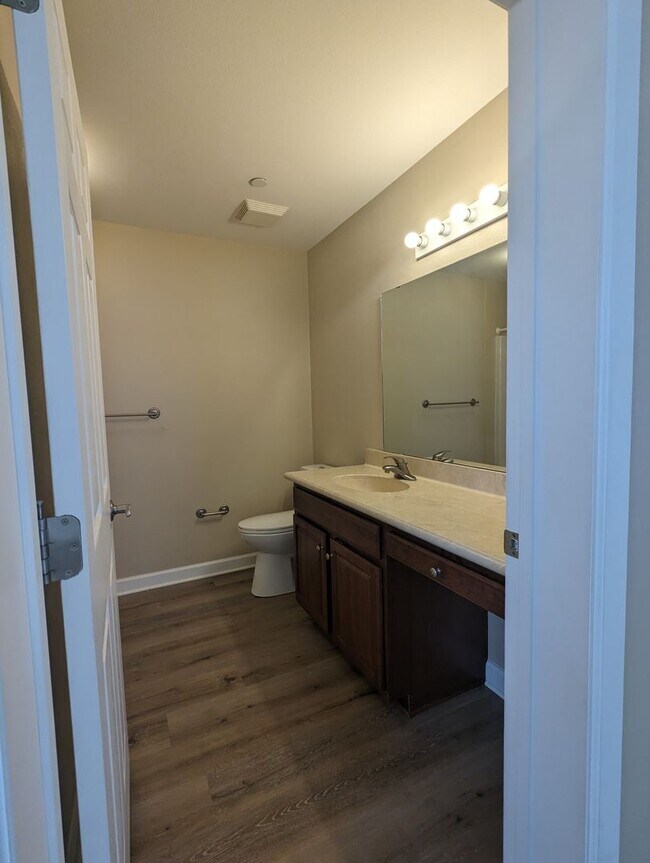 Building Photo - Beautiful One Bedroom Apartment in Fort Walton Beach!