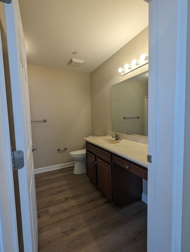 Building Photo - New Luxury 1B/1B Apartment in FWB in Prist...