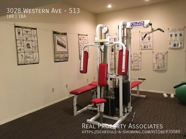 Building Photo - 3028 Western Ave