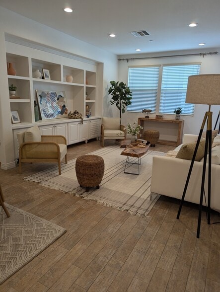 Building Photo - 7100 Playa Vista Dr