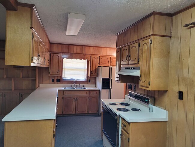 Building Photo - 912 N Main St