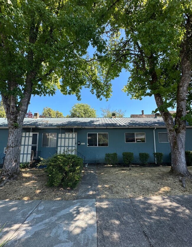 Primary Photo - (474) 15th Street Apartments - 2 Bedroom /...