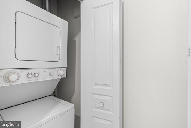 Building Photo - 12915 Alton Square