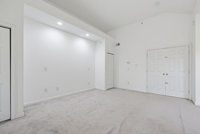 Building Photo - 3103 Maple Brook Rd