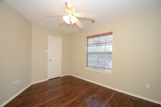 Building Photo - 5606 Claybeck Ln