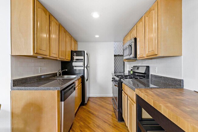 Building Photo - 174 Grand St