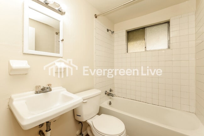 Building Photo - 6712 Hubbard Dr