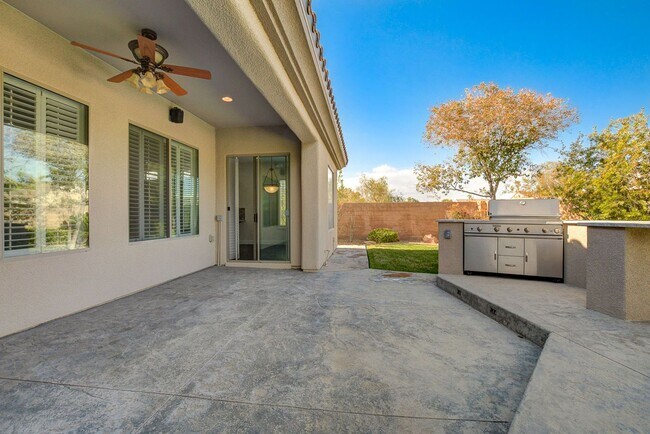 Building Photo - Anthem country Club Golf Community Beauty