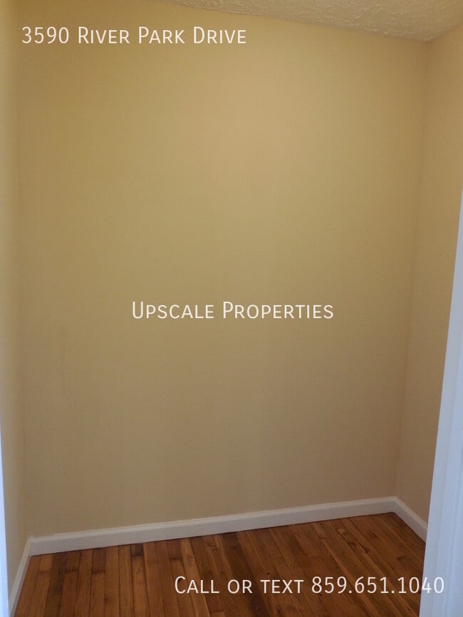 Building Photo - 3590 River Park Dr