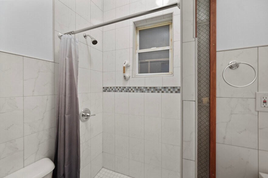 Building Photo - 51 Macdougal St