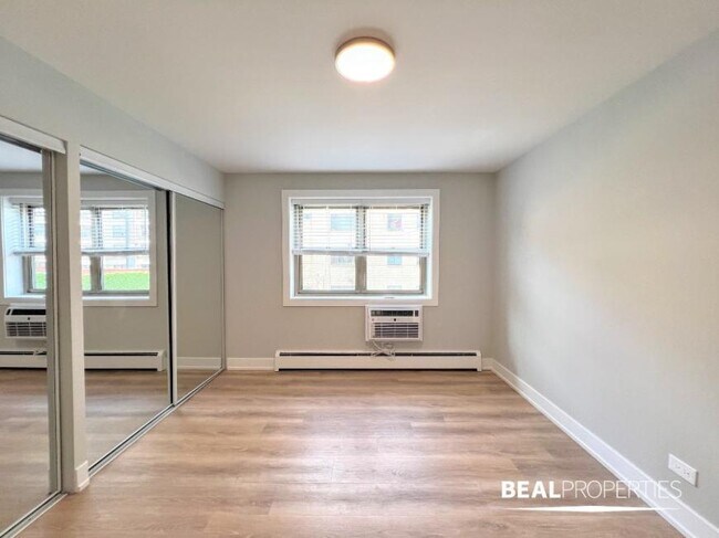 Building Photo - 1 bedroom in CHICAGO IL 60657