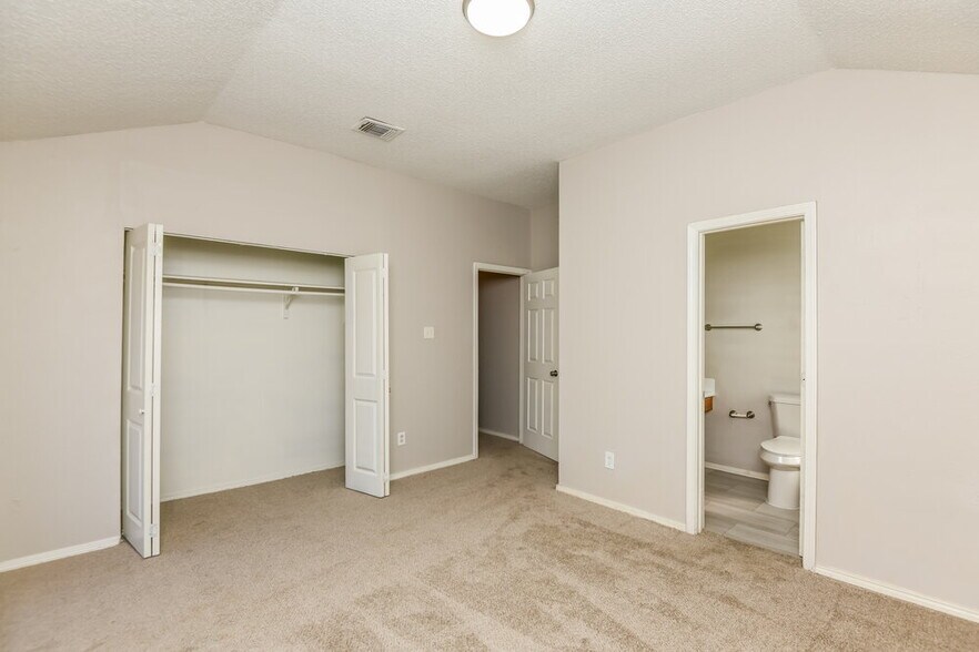 Building Photo - 910 Galaxy Dr