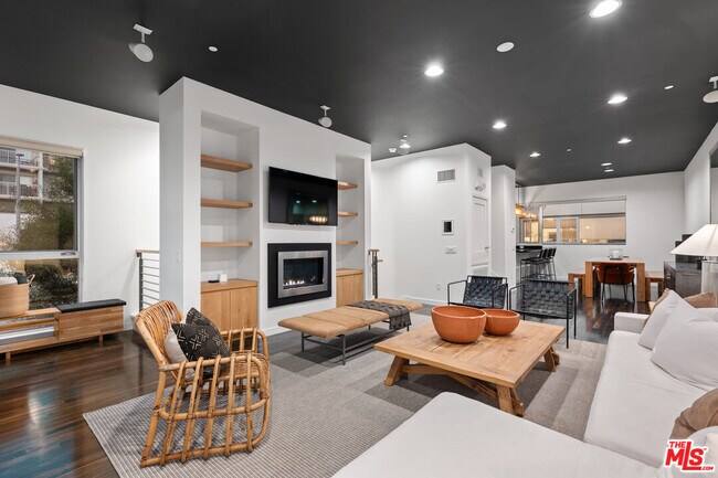 Building Photo - 310 Washington Blvd