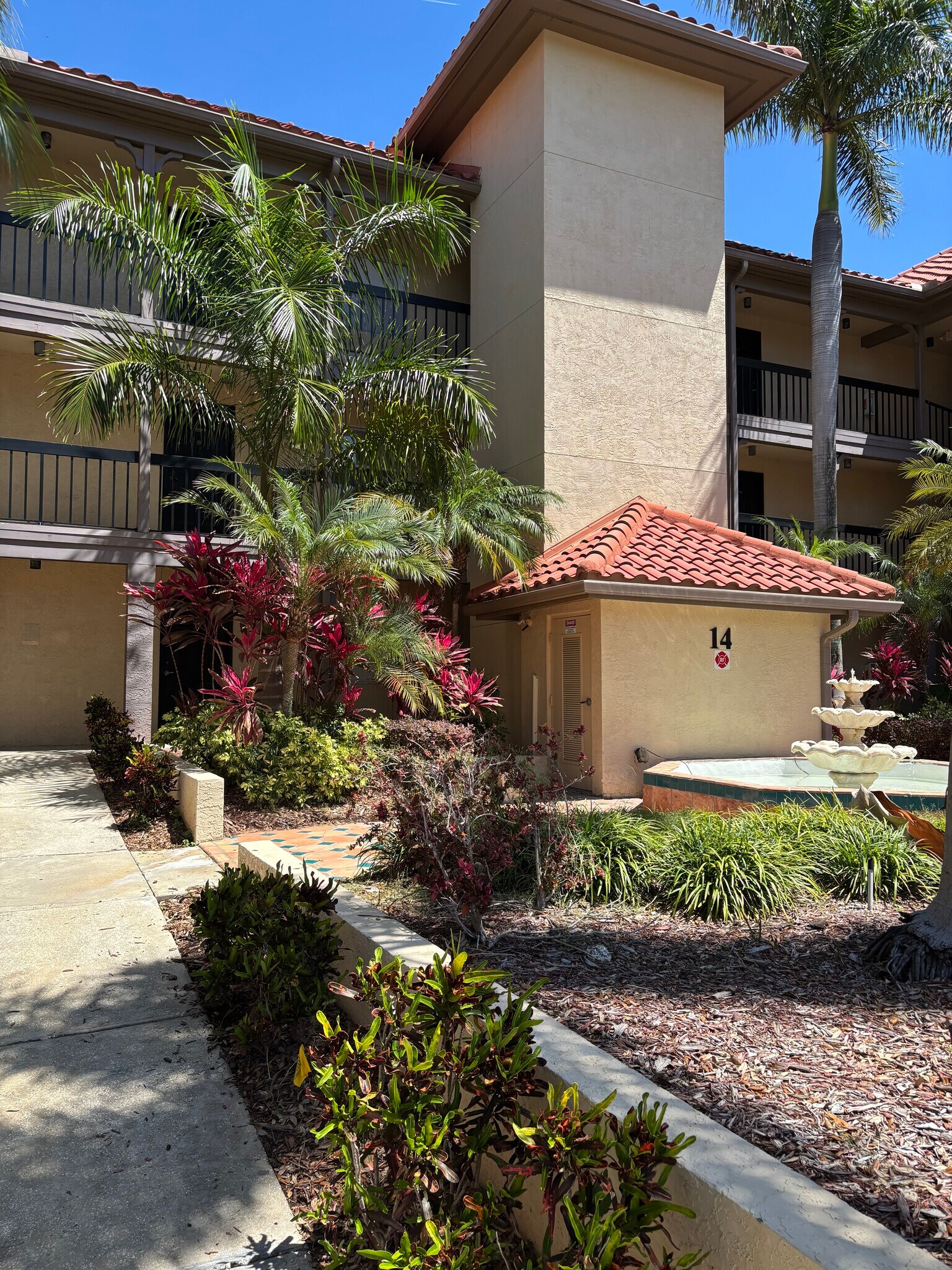 Building Photo - 2400 Feather Sound Dr