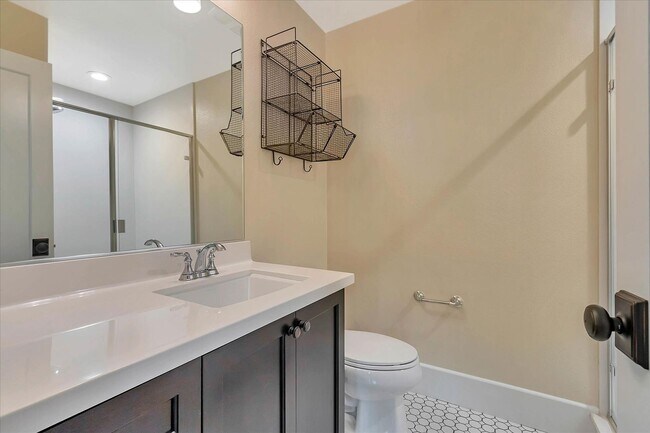 Building Photo - Beautiful Tri-Level 4 bedroom, 3.5 Bathroom, 2,150 SqFt Home in Downtown Campbell!